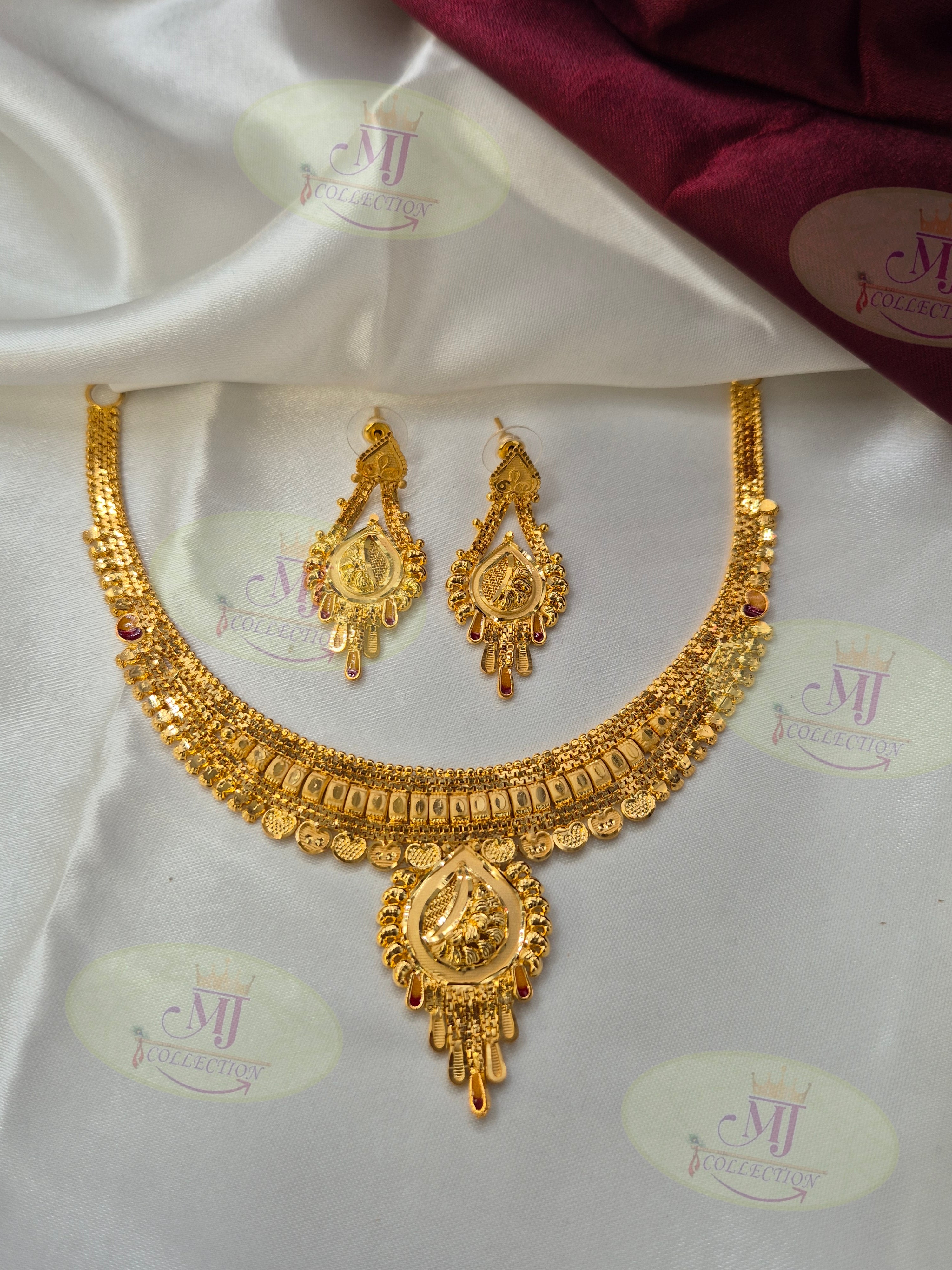 DROP NECKLACE