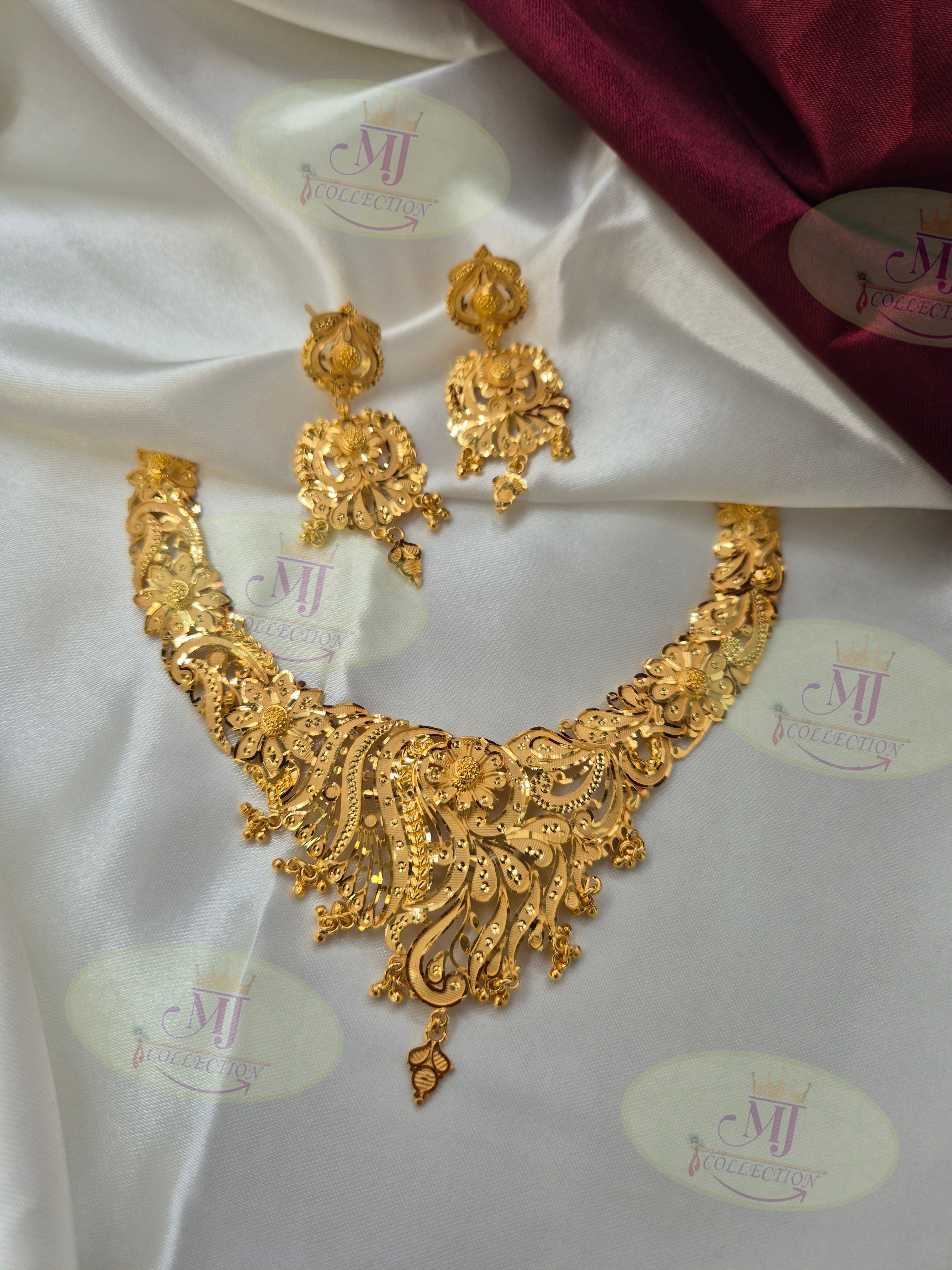 ARTWORK NECKLACE