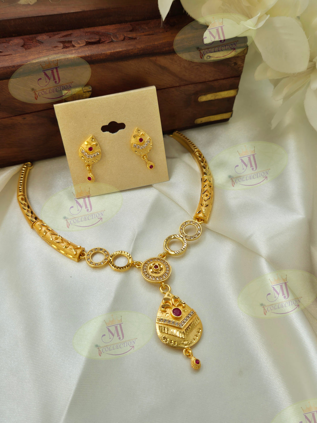Devika Necklace 2