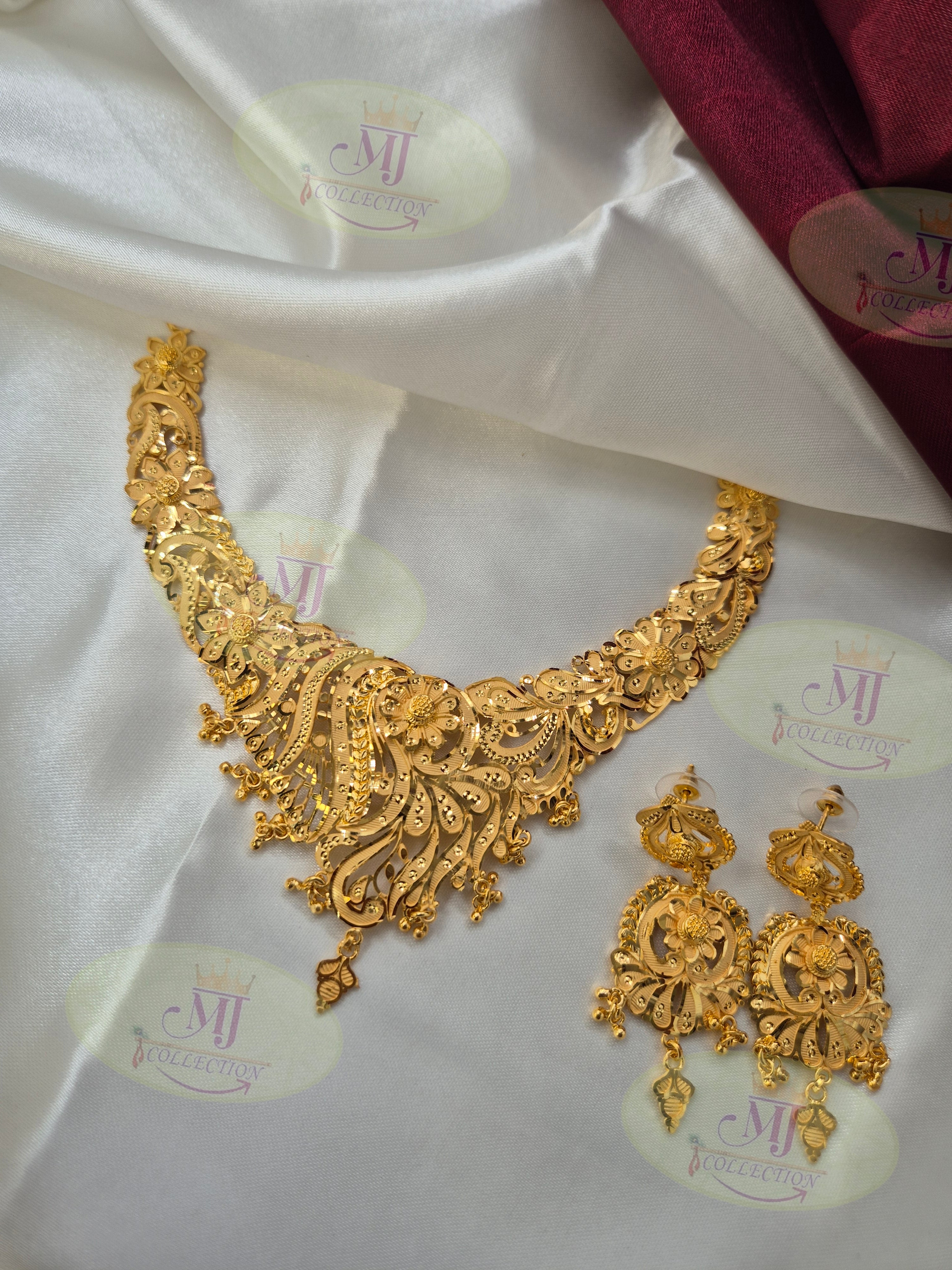 ARTWORK NECKLACE