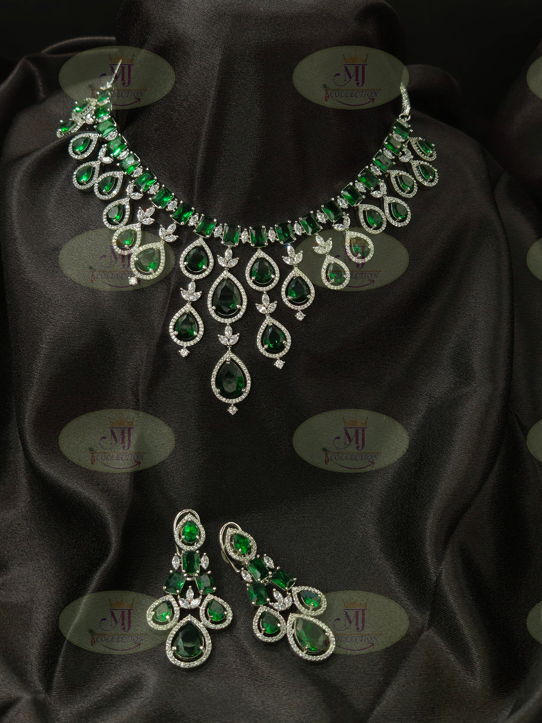 ROYAL DIAMOND NECKLACE